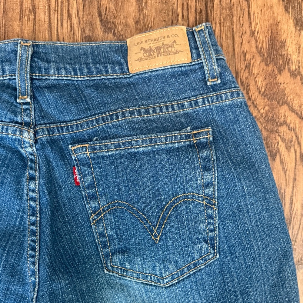 Levi's 550 Relaxed Boot Cut Jeans  Size 10 short